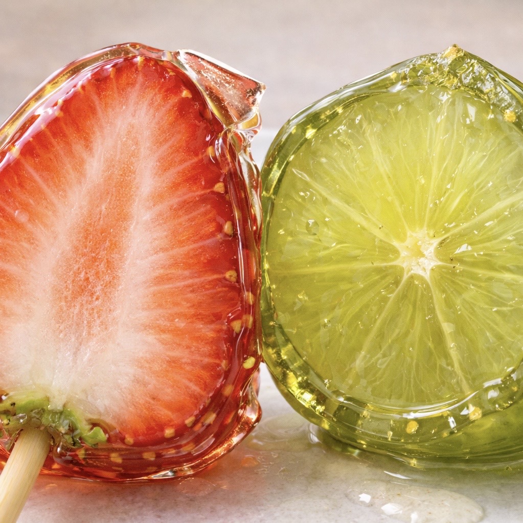 ミックス飴　いちごとマスカット（断面）