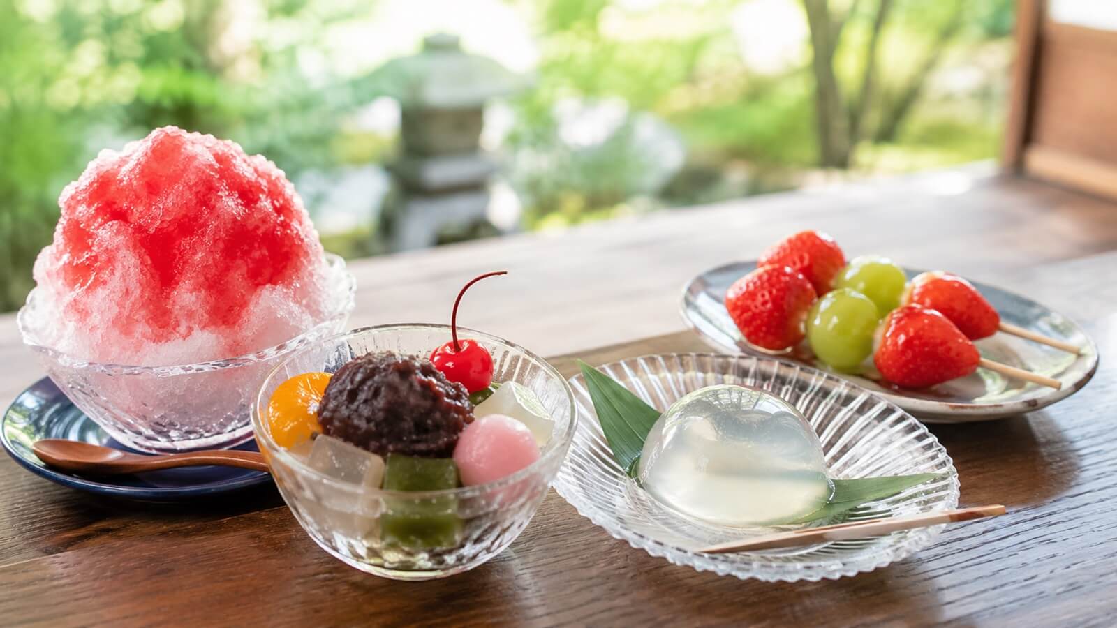 かき氷やあんみつ、水まんじゅう、フルーツ飴など夏に人気の甘味