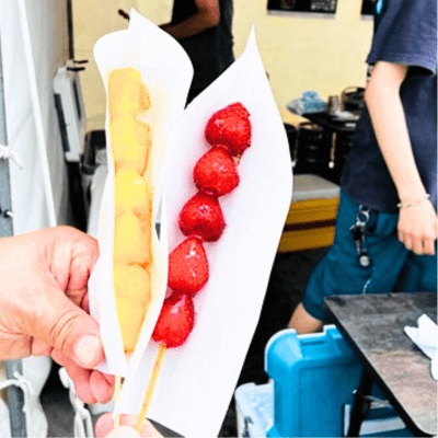 LANYいちご飴とパイナップル飴